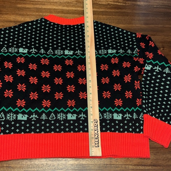 New Home Alone Christmas Sweater size small - Merry Christmas you Filthy Animal - Picture 6 of 7